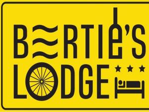 Berties Lodge - Comfort One Bedroom Apartment with Balcony and Sea View A3