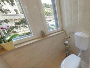 Apartment Mihe - Two-Bedroom Apartment with Balcony and Sea View