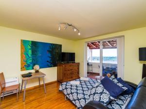 Apartment Reale - One Bedroom Apartment with Balcony and Sea View