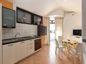 Apartments Ilija Njavro - One Bedroom Apartment with Terrace and Sea View 