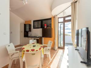 Apartments Ilija Njavro - One Bedroom Apartment with Terrace and Sea View 