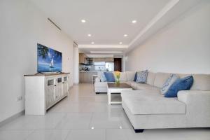 Stunning Views of Cabo San Lucas Bay 2BD-2BA