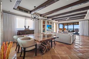 4BD 2-level Penthouse 5-Star Beachfront Paradise.