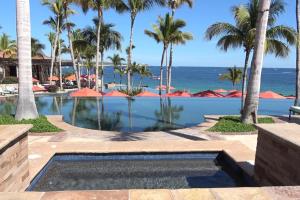 4BD 2-level Penthouse 5-Star Beachfront Paradise.