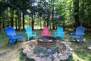 Sunset Drive with Hot Tub and Dog Friendly - Lake Ann