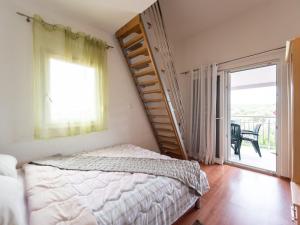 Apartments Karen - Comfort Two Bedroom Apartment with Balcony A4