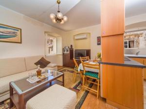 Apartment Maru - Two Bedroom Apartment with City View A4