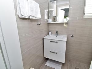 Guest House Kanjuo - Studio Apartment with Terrace and Garden View