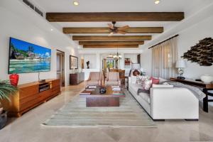 2 BD 5-Star Beachfront Paradise