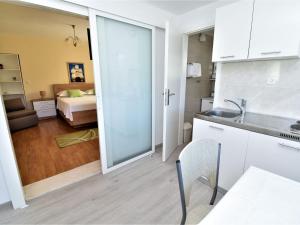 Guest House Kanjuo - Studio Apartment with Terrace and Garden View