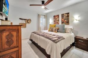 1BD-1BA Costa Azul Beachfront