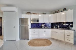 1BD-1BA Costa Azul Beachfront