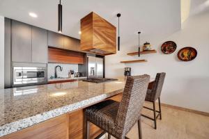 2BD-2BA Overlooking Quivira above Sunset Beach