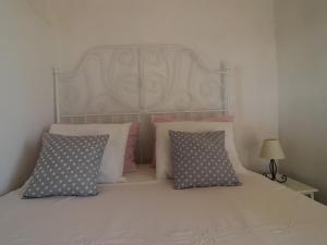 Greenside Cottage Lumi-Two Bedroom Holiday Home with Terrace and Sea view