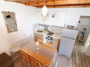 Greenside Cottage Lumi-Two Bedroom Holiday Home with Terrace and Sea view