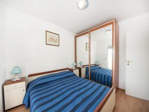 Berties Lodge - Two Bedroom Apartment with Terrace and Sea View A1