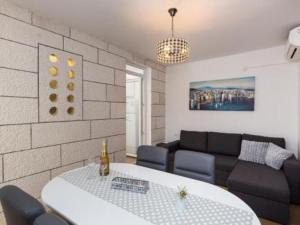 Apartment Hitri - One Bedroom Apartment with Terrace and Garden View 
