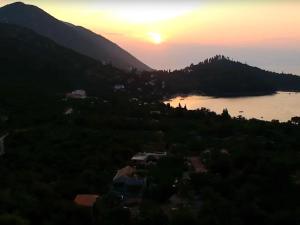 Lavender Cottage-Two Bedroom Holiday Cottage with Terrace