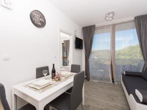 Villa LA-Comfort One Bedroom Apartment with Sea View Terrace 2