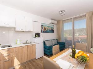 Villa LA-Comfort One Bedroom Apartment with Sea View Terrace 2