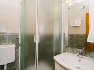 Apartments Villa Dinga -Borak - Two Bedroom Apartment with Terrace No 1