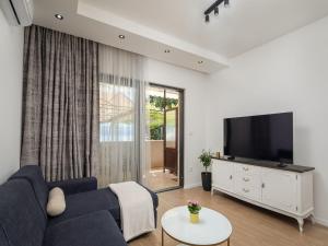 Apartments Tomas- Standard One Bedroom Apartment with Balcony A2