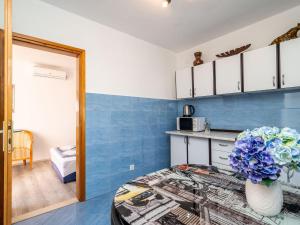 Apartment & Rooms Alan - One Bedroom Apartment with Balcony and Sea View 