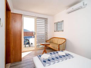 Apartment & Rooms Alan - One Bedroom Apartment with Balcony and Sea View 