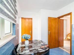Apartment & Rooms Alan - One Bedroom Apartment with Balcony and Sea View 