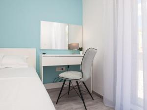 Apartments Dva Galeba - Standard One Bedroom Apartment with Terrace 101