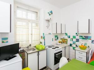 Apartment Blue & Green - Two-Bedroom Apartment with Terrace and Garden View 
