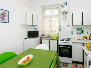 Apartment Blue & Green - Two-Bedroom Apartment with Terrace and Garden View