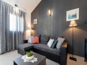 Stone House Prapatna-Two Bedroom Holiday Home with Swimming Pool