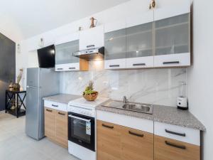 Stone House Prapatna-Two Bedroom Holiday Home with Swimming Pool