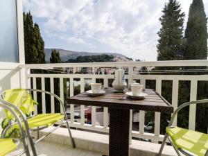 Apartment Nina - One Bedroom Apartment with Balcony