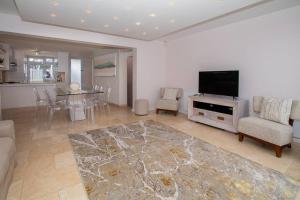 Spectacular Avenues Fresnaye!