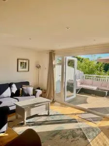 Nola Lodge - Cirencester