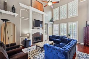 Elegant & Luxurious 4BD Living w Pool Patio BBQ