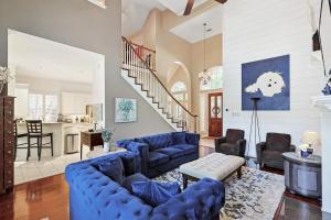 Elegant & Luxurious 4BD Living w Pool Patio BBQ