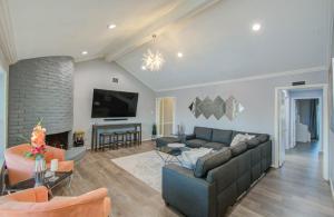 Your Houston Vacation Getaway 3-BD Pool Patio