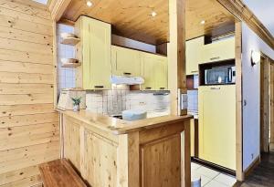 Résidence Le Bec Rouge - Appartement de charme 3 pièces 8 personnes à Tignes ski aux pieds et proche des commerces dans le quartier du Lac MAE-1993