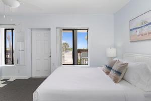 Studio with Sea View room in Sabal Palms Inn