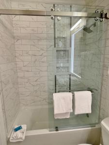 Pavilion Palms 104C by Newman-Dailey