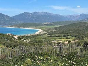Maisons de vacances Villa avec vue panoramique mer et montagne : photos des chambres