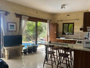 Sunny Gozo Getaway Pool & Easy Check-In