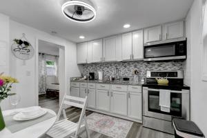 Daisy Hideout Gateway Near Downtown Tampa