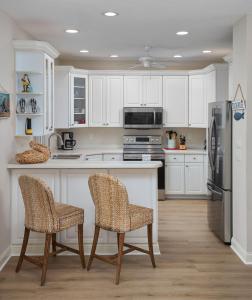 Dockside Retreat Gorgeous Canal Villa with Heated Pool