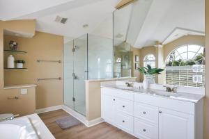 Dockside Retreat Gorgeous Canal Villa with Heated Pool