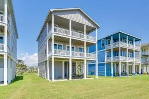 Walk to Beach Galveston Home with Resort Perks! - Red Fish Cove