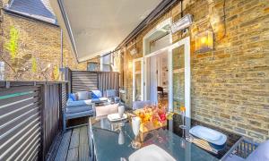 DESIGNER Victorian Flat with HUGE Terrace